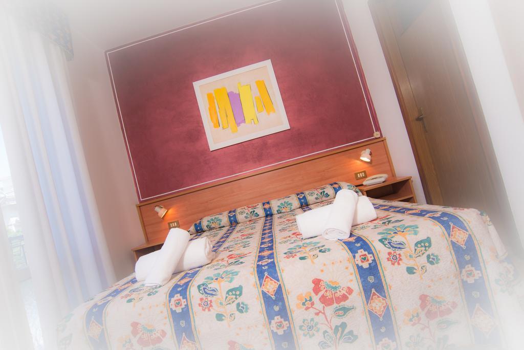 Hotel Azzorre Lido di Jesolo Habitación foto